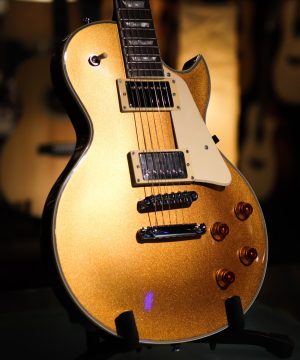 Sire Larry Carlton L7 Gold Top