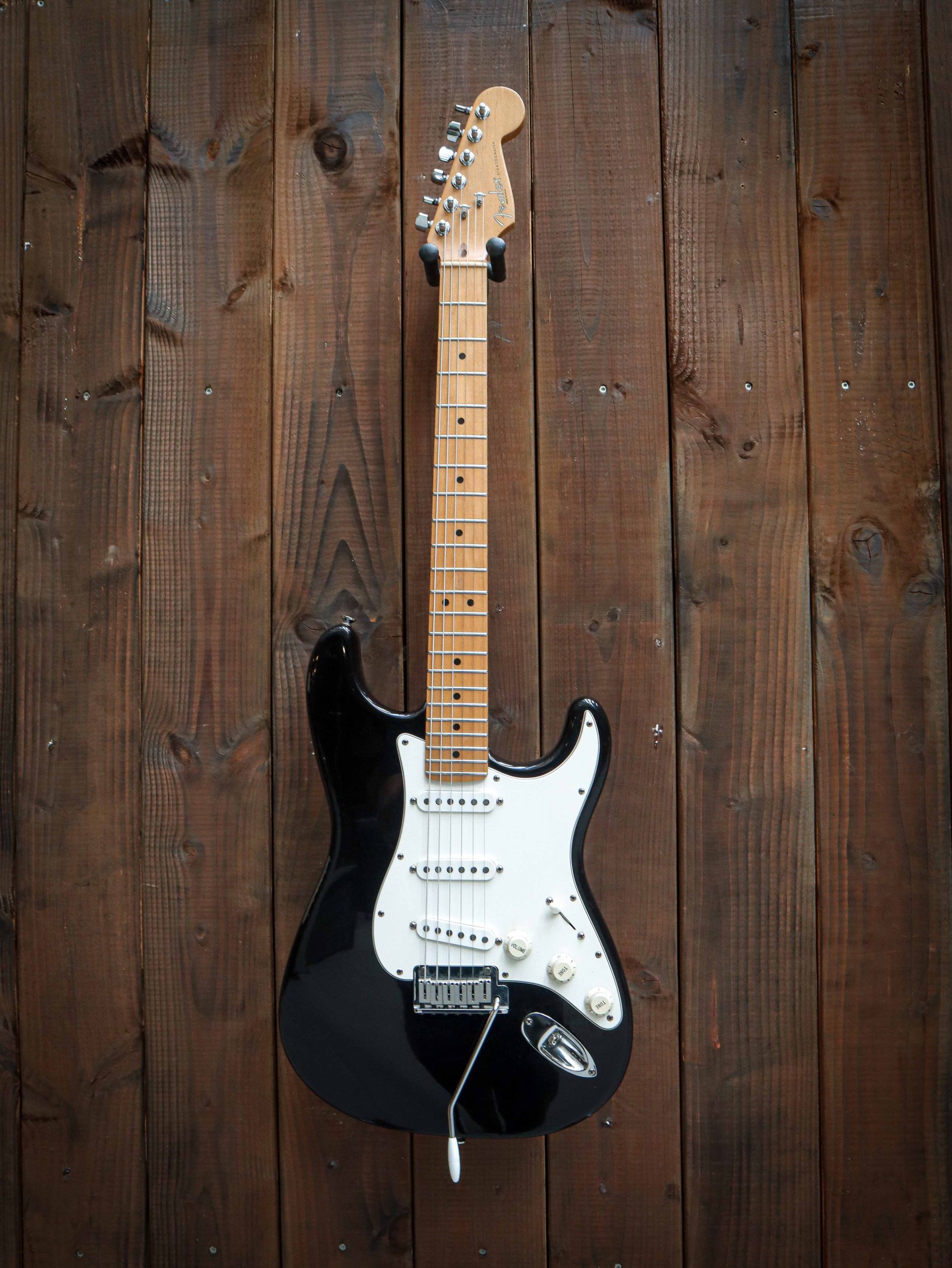 1995 Fender American Standard Stratocaster Pre-Owned – Image 2