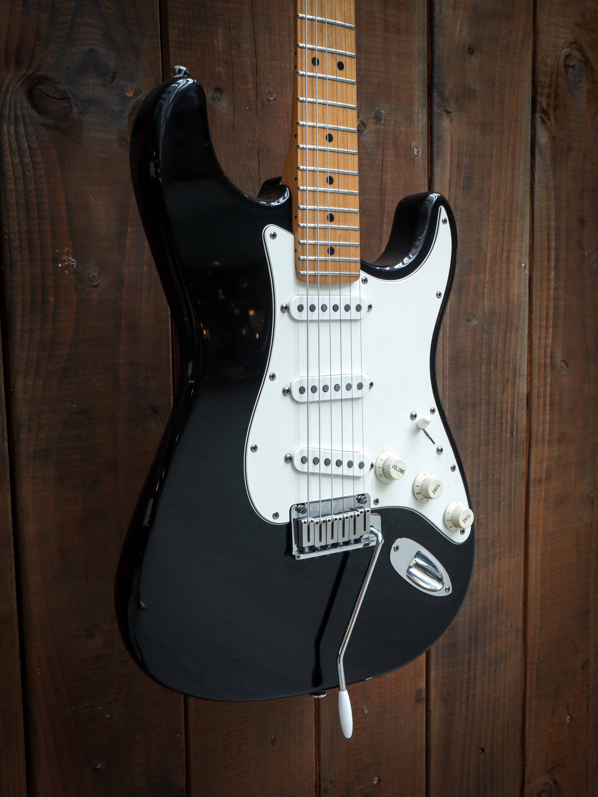 1995 Fender American Standard Stratocaster Pre-Owned – Image 4